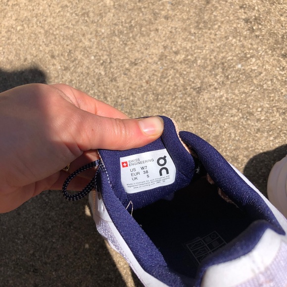 OnCloud CloudStratus Womens Shoes - Picture 3 of 10